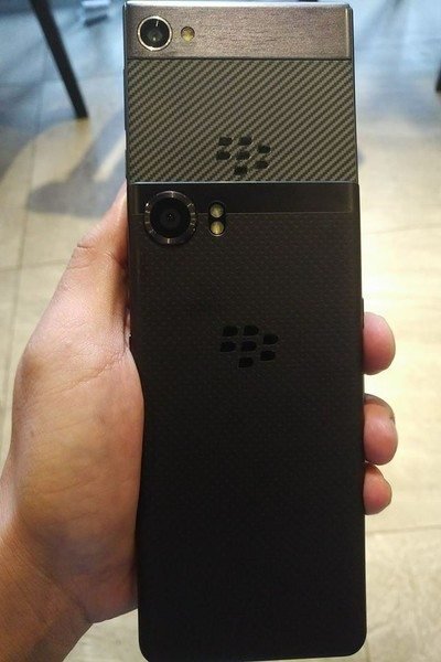 Υπάρχουν δύο νέες "υποτιθέμενες" εικόνες BlackBerry Krypton 1