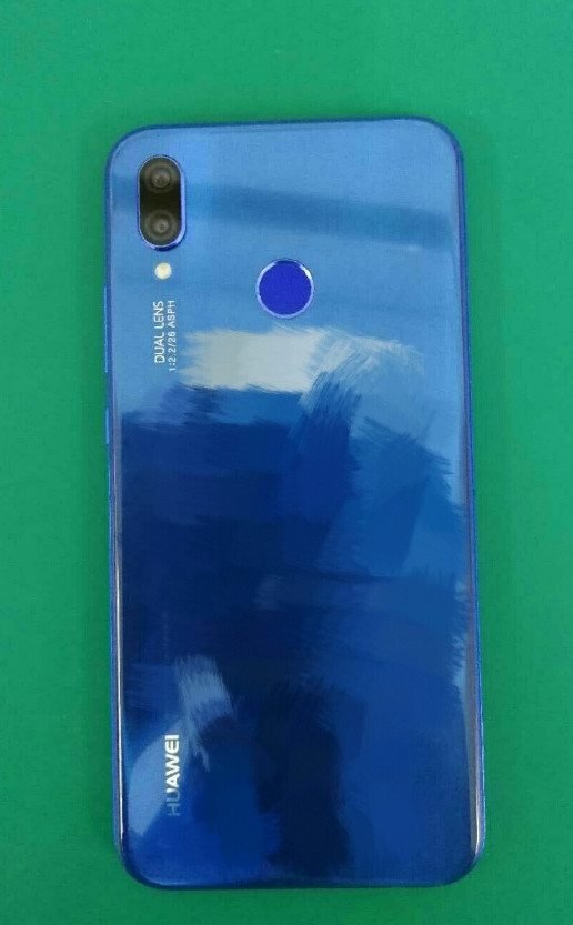 Εδώ είναι το Huawei P20 Lite σε μπλε χρώμα 1