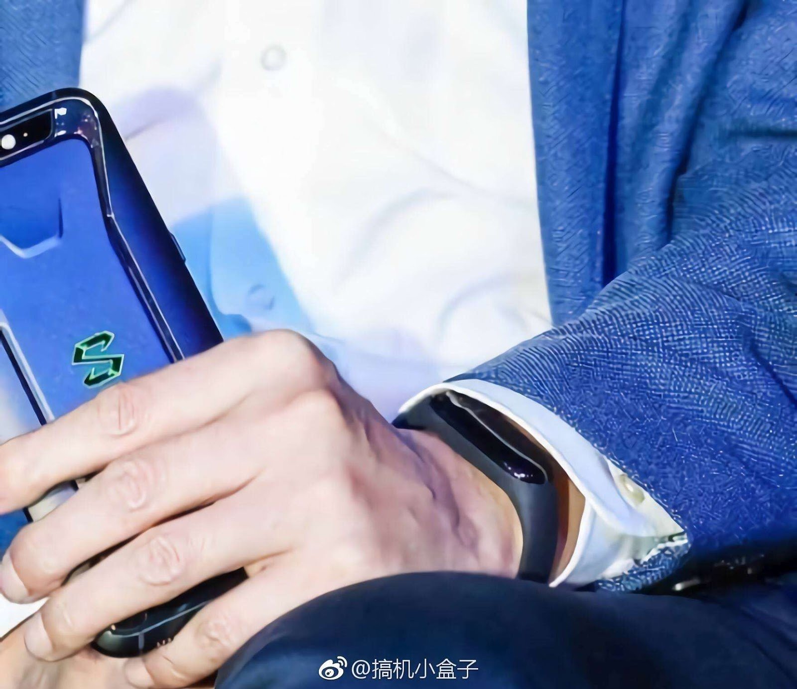 Κατά την διάρκεια παρουσίασης του BlackShark gaming smartphone, ο CEO της Xiaomi φορούσε το νέο Mi Band 3; 1