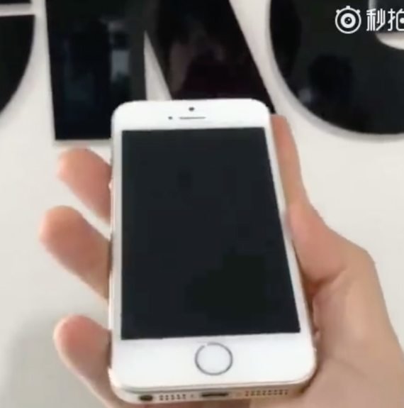 Φωτογραφίες ισχυρίζονται ότι δείχνουν ένα επανασχεδιασμένο iPhone SE 2 με γυάλινη πλάτη και η υποδοχή ακουστικών 1