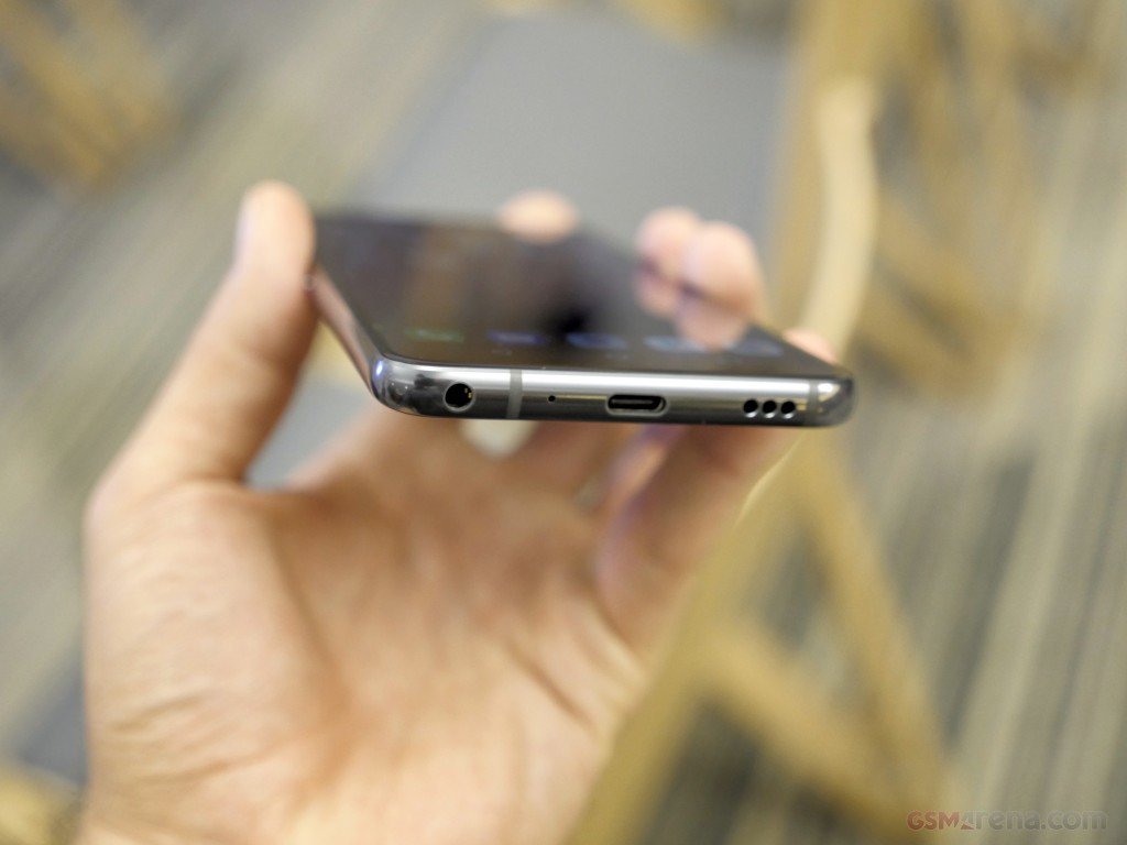 Γίνονται συγκρίσεις του OnePlus 6 με τα iPhone X και OnePlus 5T 5