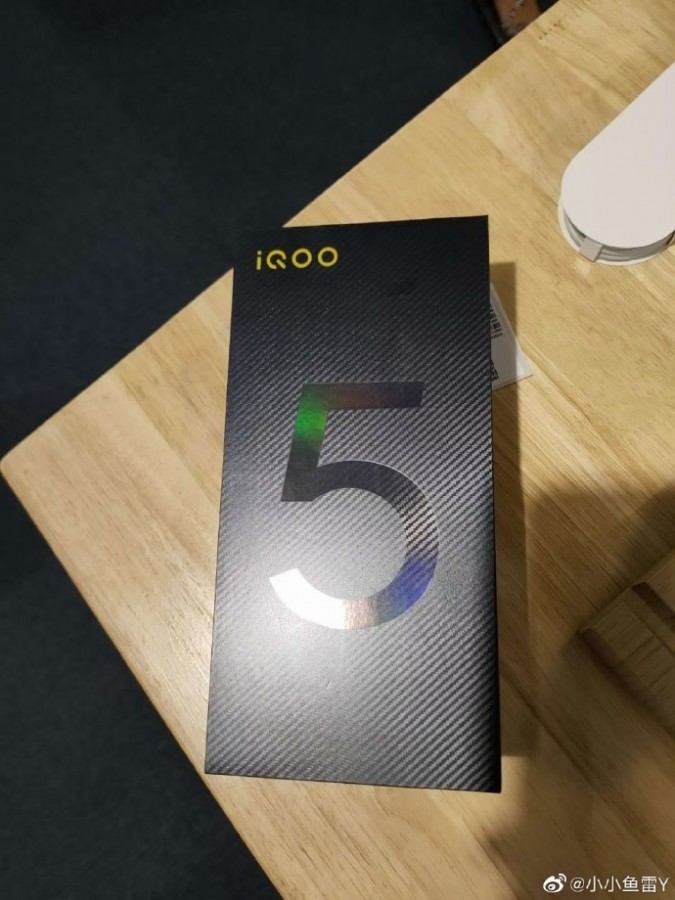 Προβλήθηκε ξαφνικά το νέο iQOO 5 στο Geekbench, καθώς και μια live φωτογραφία της έκδοσης Pro 1