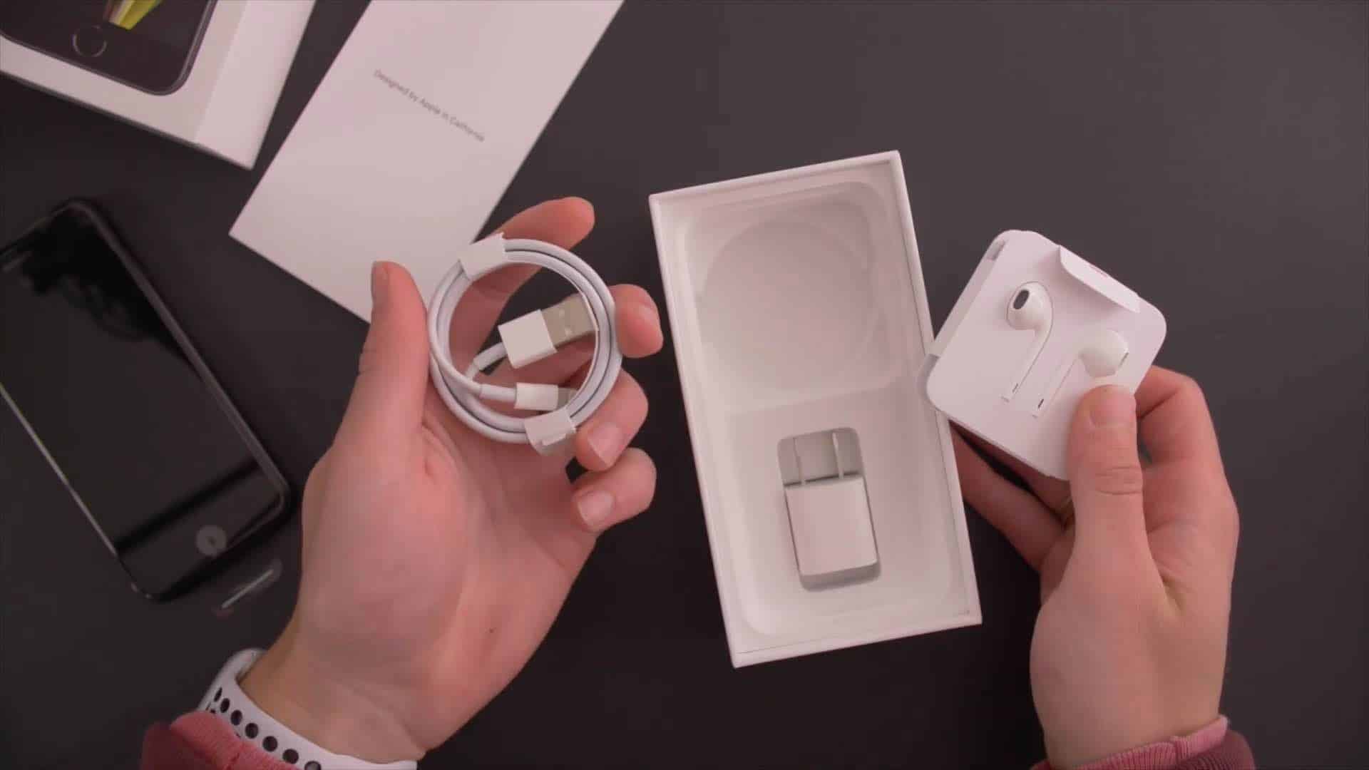 Η Apple σίγουρα δεν θα περιλαμβάνει ακουστικά στο κουτί του IPhone 12