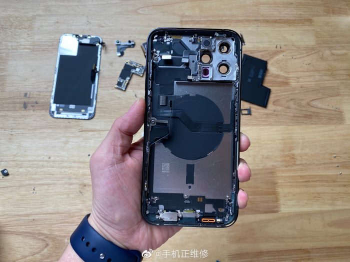 Στα χέρια ενός χρήστη βρέθηκε αποσυναρμολογημένο το iPhone 12 Pro Max και επιβεβαιώθηκαν πολλά 5