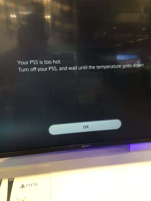 Σαν να "άναψε" από θερμοκρασία μια μονάδα ενός Sony PlayStation 5 σε ένα κατάστημα λιανικής 1