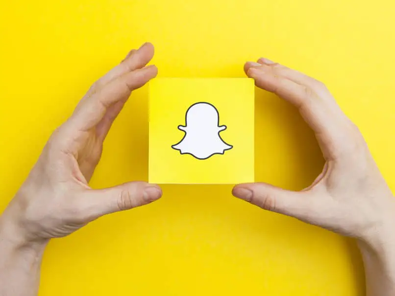 Πώς να τοποθετήσετε ή να αλλάξετε το μέγεθος, το χρώμα και τη θέση του  κειμένου στο Snapchat